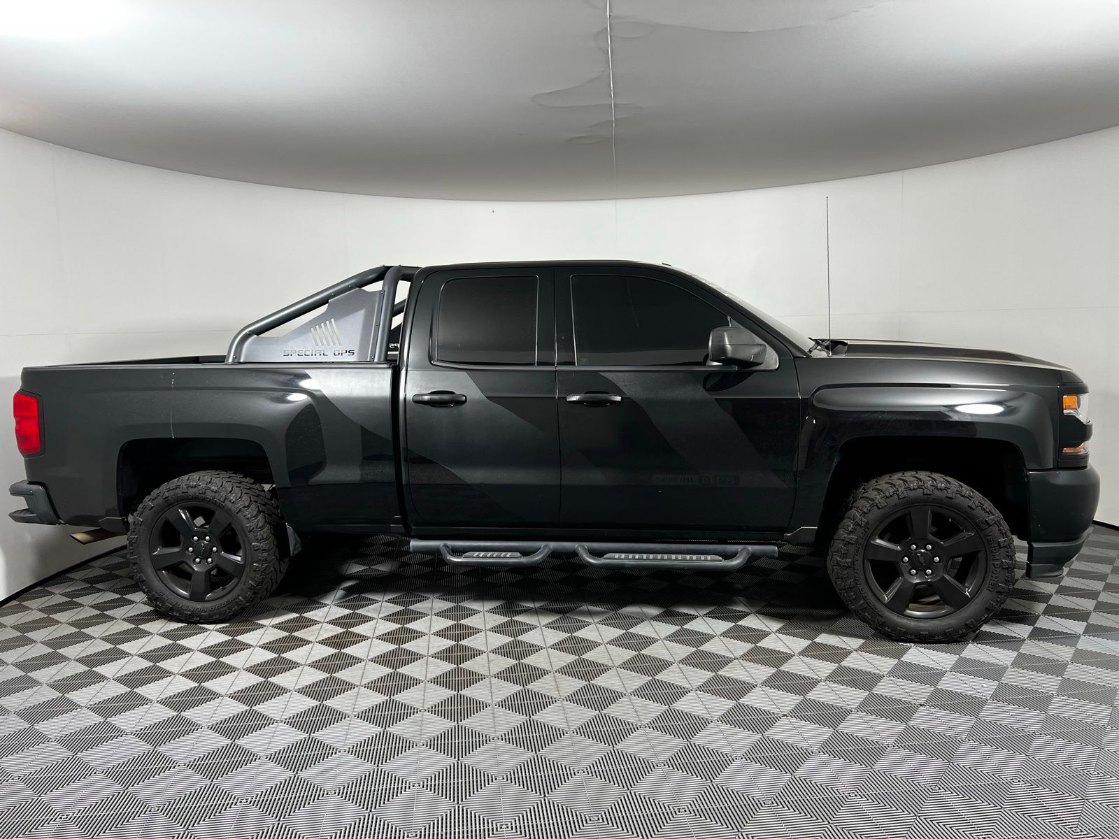 Thumbnail: 2017 Chevrolet Silverado 1500 - 4