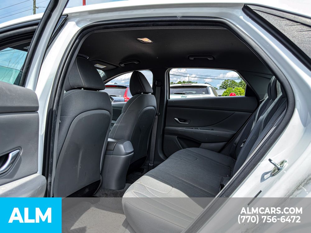 Used 2023 White Hyundai SEL image 12