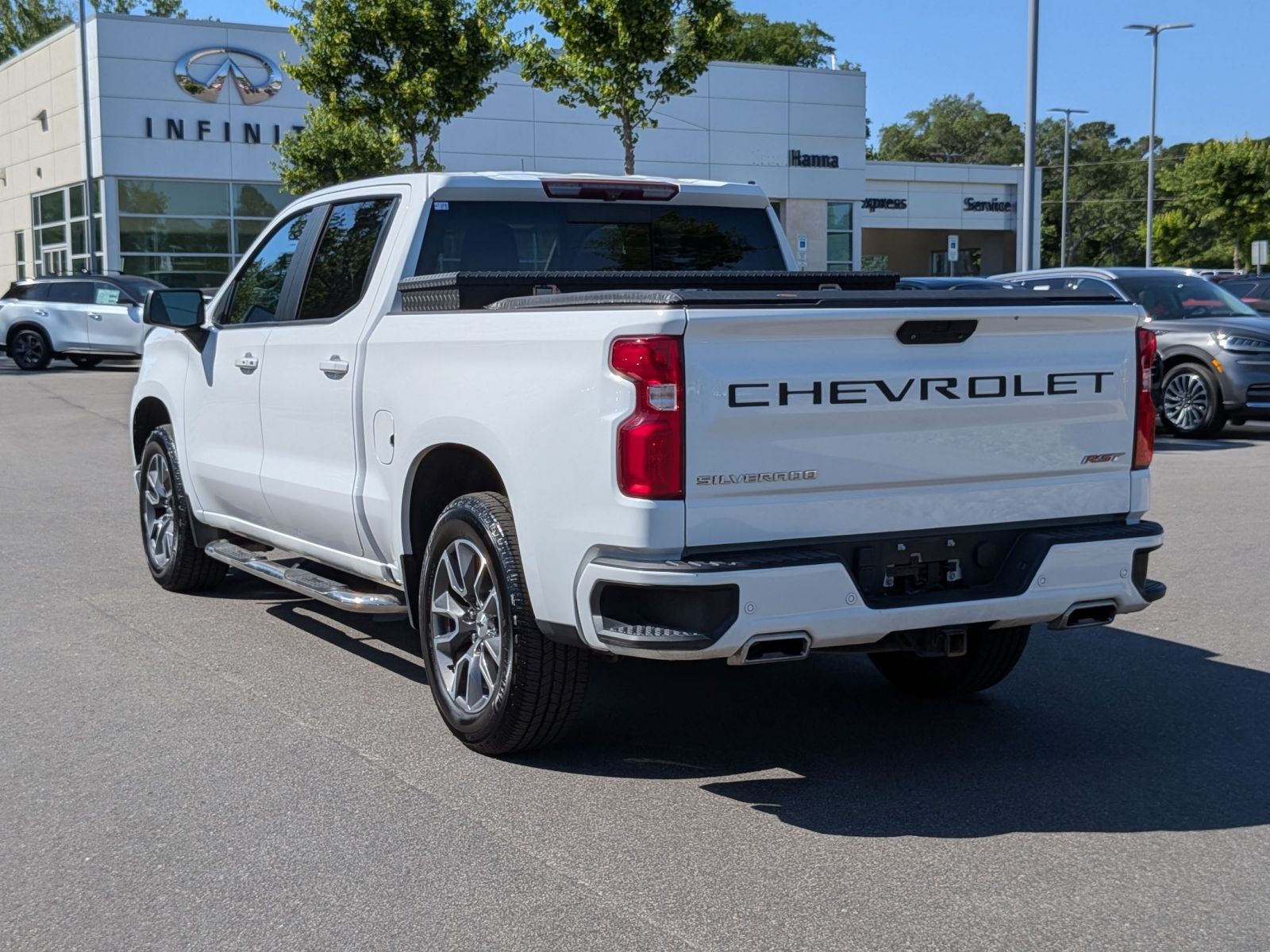 View vehicle photo 5