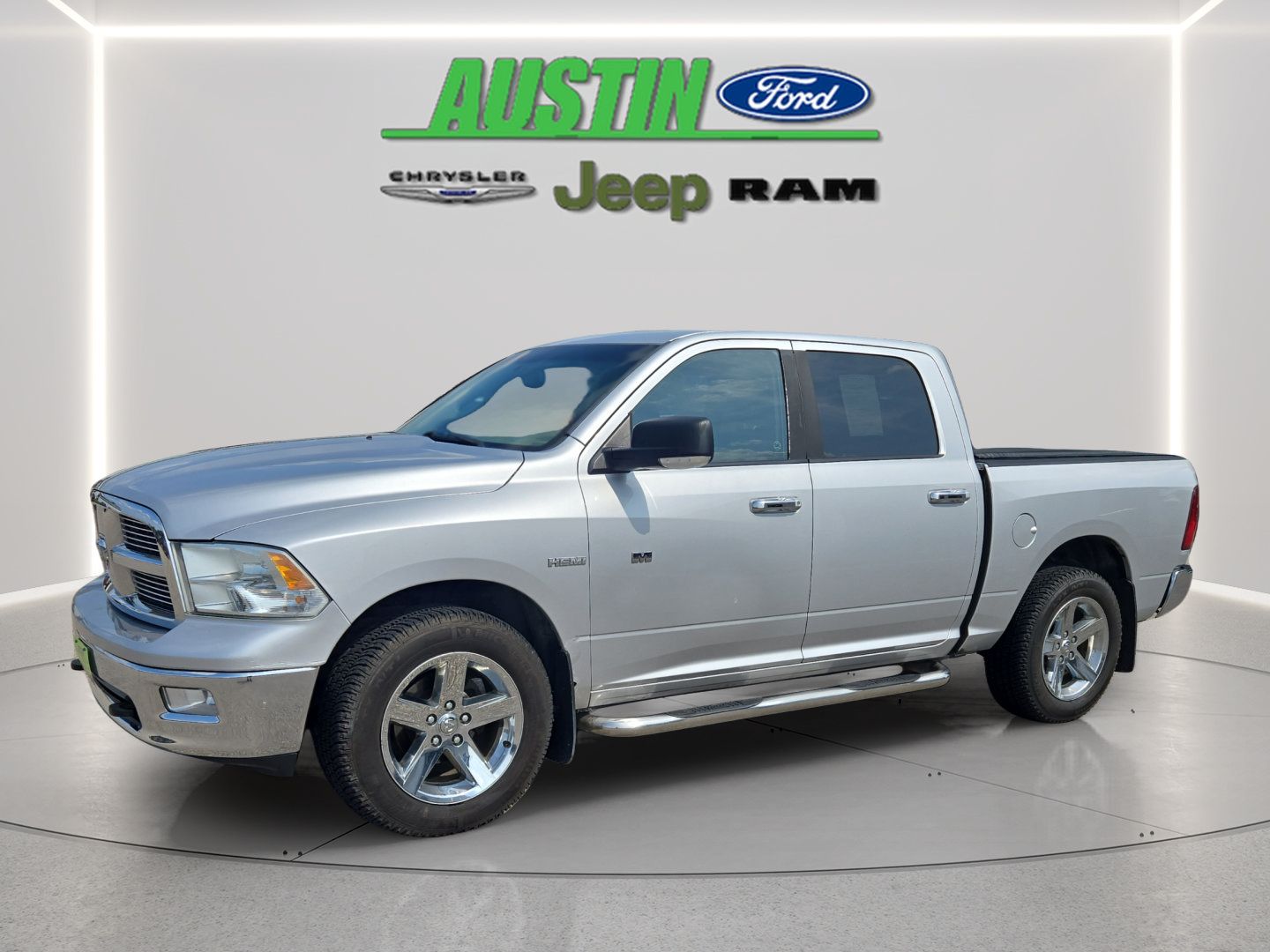 Bright Silver Metallic Clearcoat 2010 Dodge RAM 1500 Pickup Truck Four-Wheel Drive 5-Speed Automatic