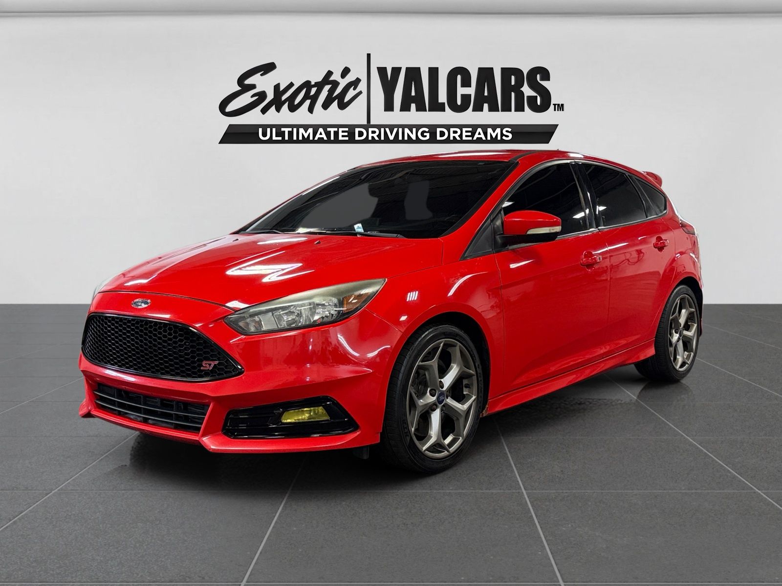 Race Red 2015 Ford Focus Hatchback Front-Wheel Drive 6-Speed Manual