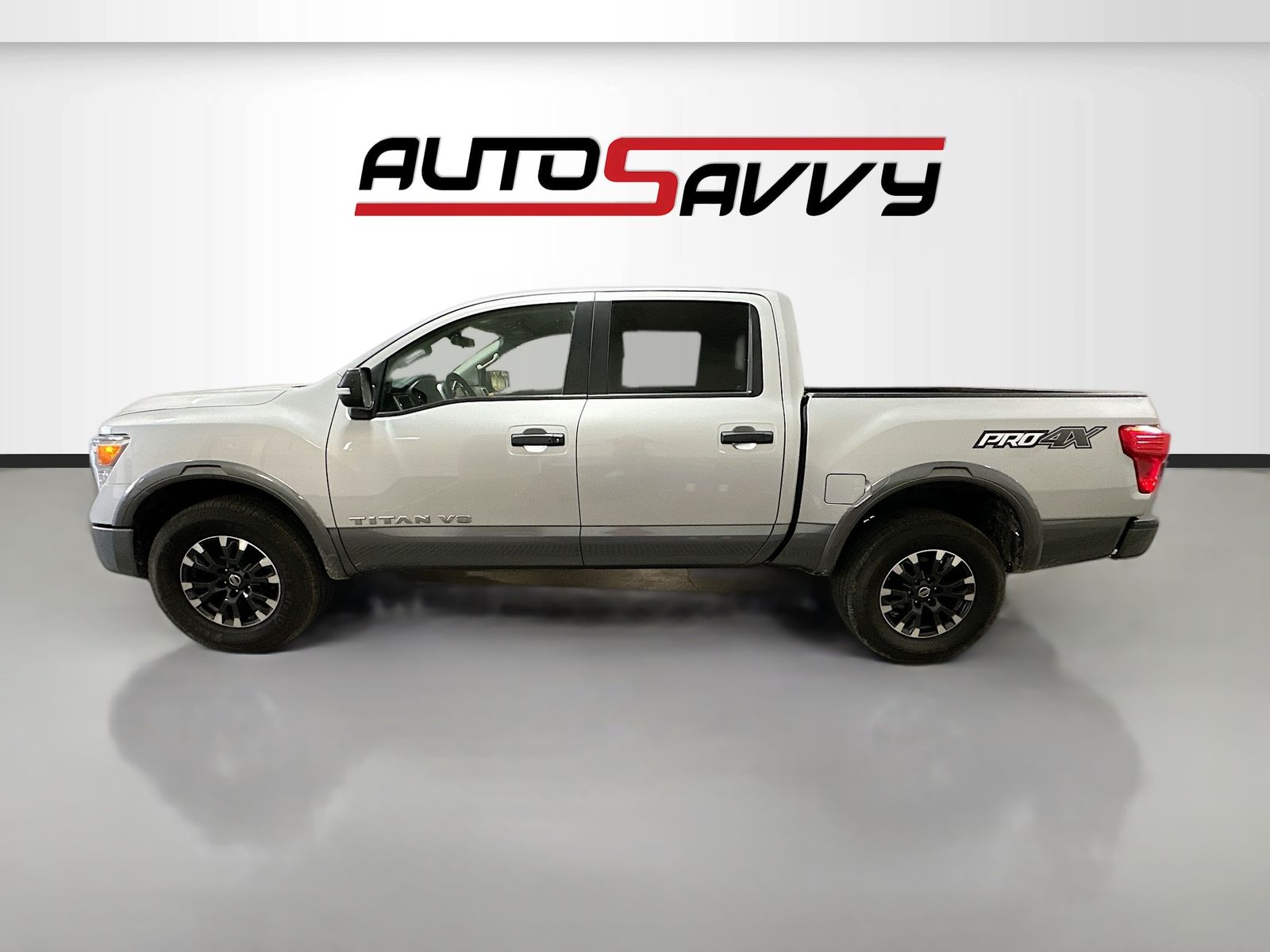 Used 2019 Silver Nissan PRO-4X image 4