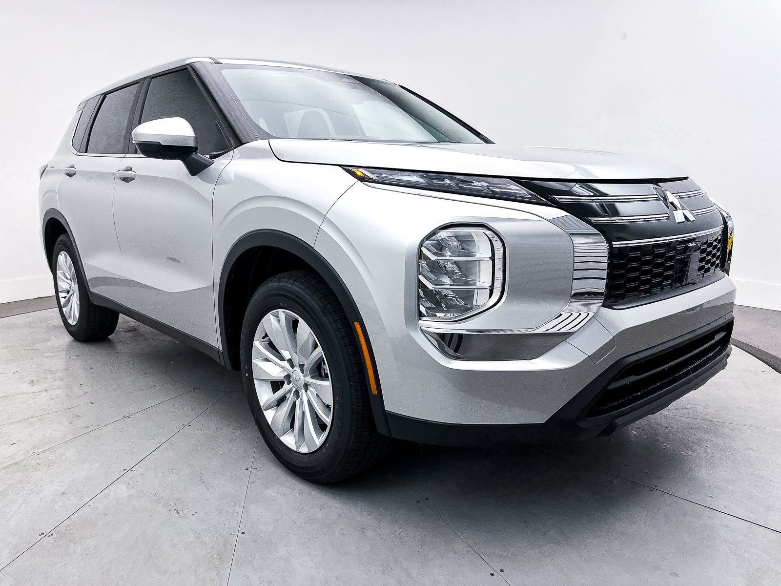 2025 Mitsubishi Outlander ES