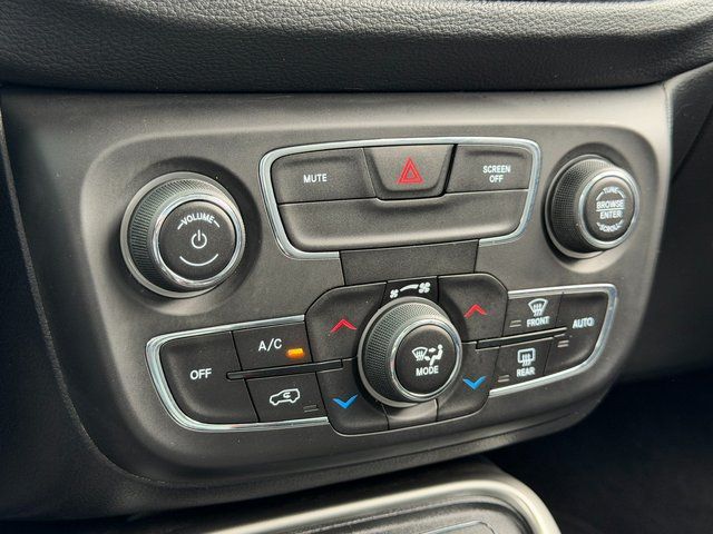 Used 2019 Billet Silver Metallic Jeep Latitude image 12