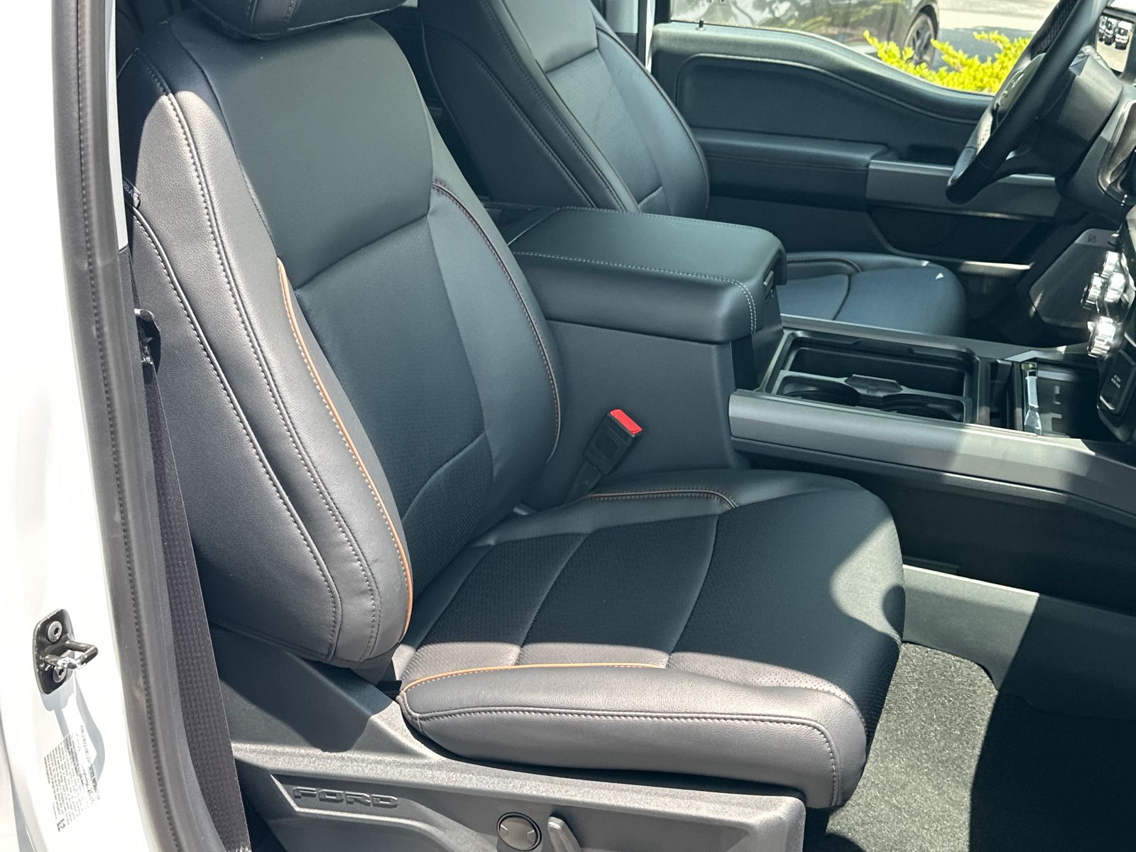 New 2026 Oxford White Ford F-250® Lariat® image 14
