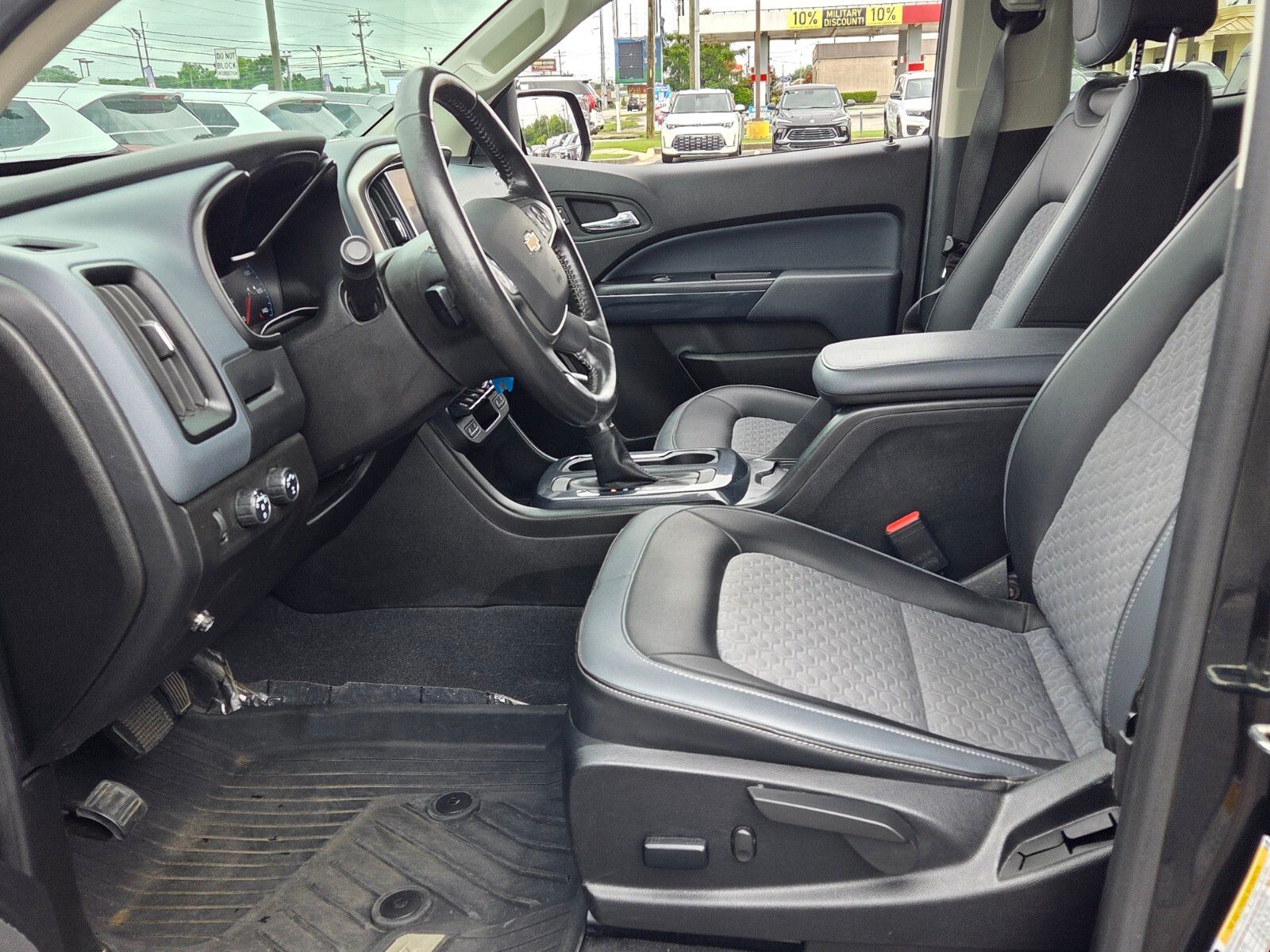 Used 2022 Black Chevrolet Z71 image 5