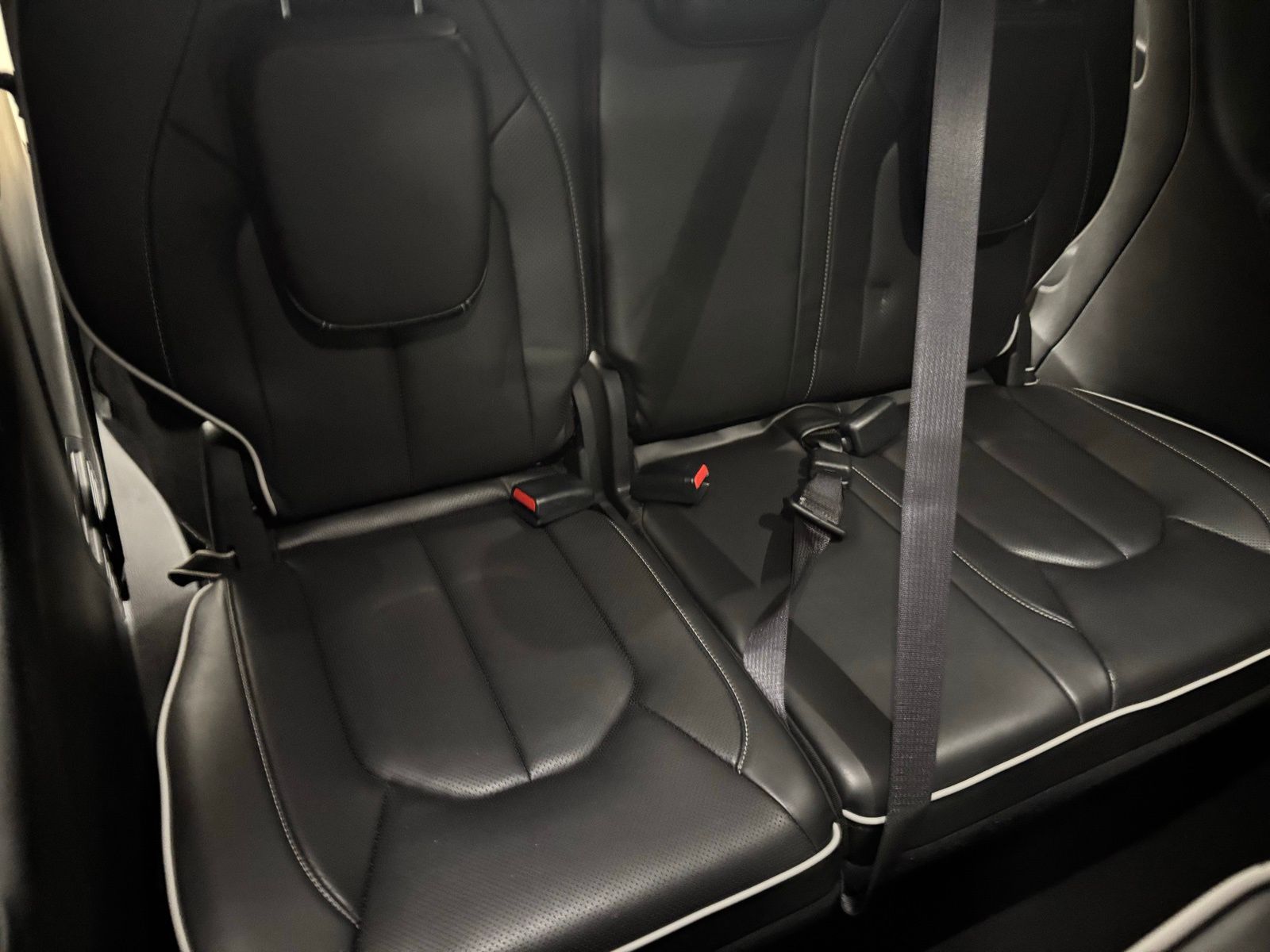 Used 2025 Red Chrysler Limited image 20