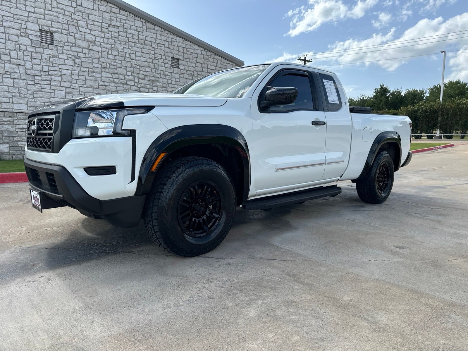 Glacier White 2023 Nissan Frontier Pickup Truck 4X2 9-Speed Automatic