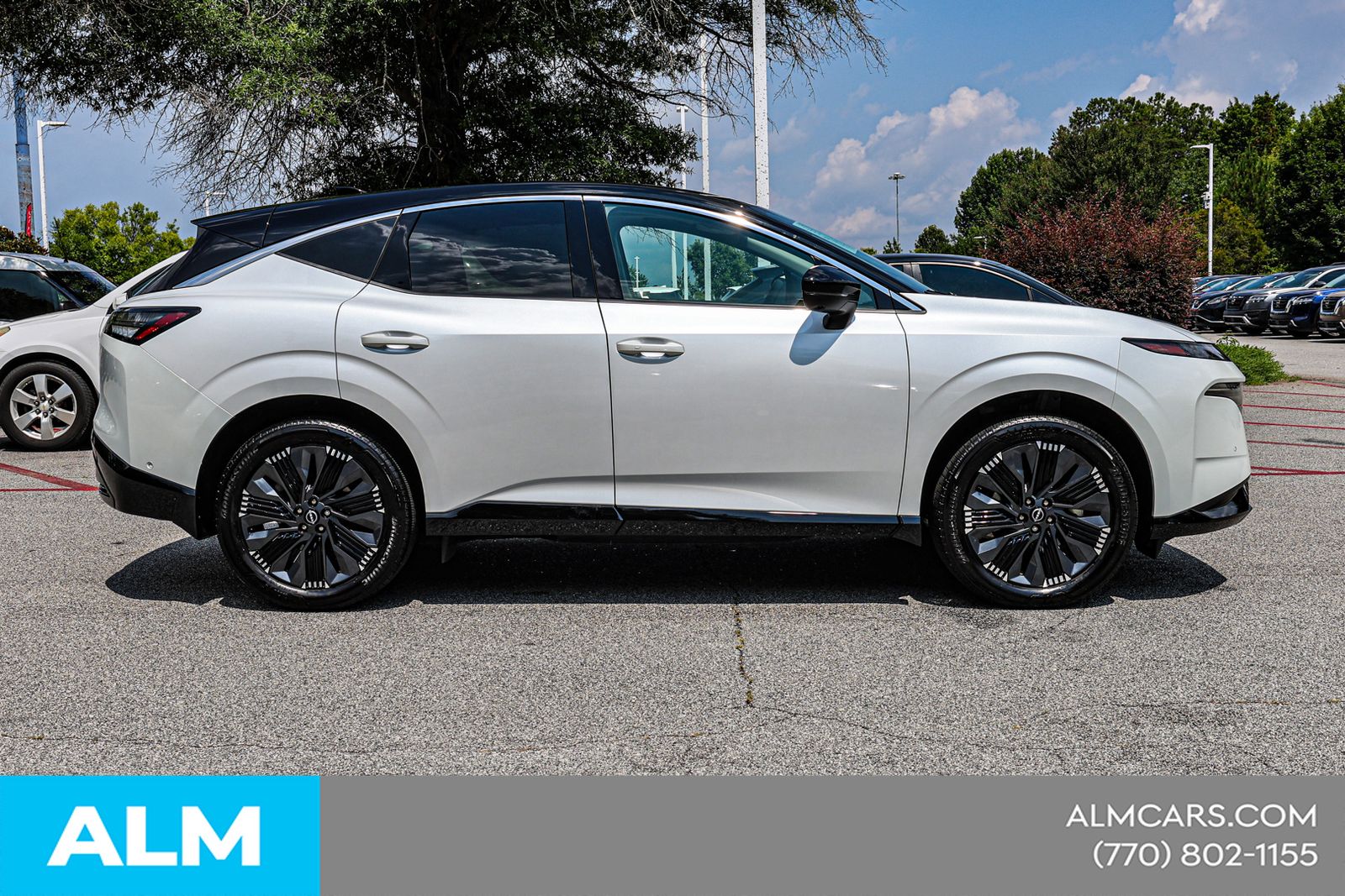 Used 2025 White Nissan Platinum image 10