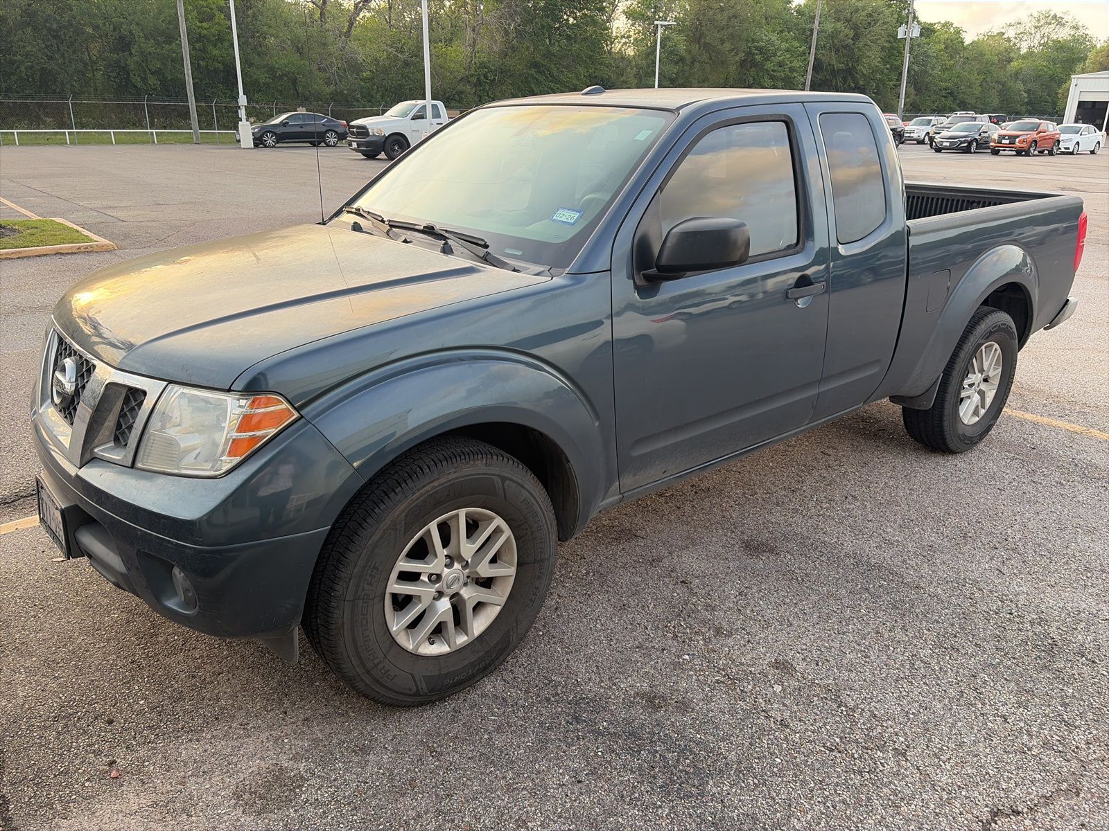 Gray (Graphite Blue) 2014 Nissan Frontier SV King Cab Pickup Truck 4X2 5-Speed Automatic Overdrive