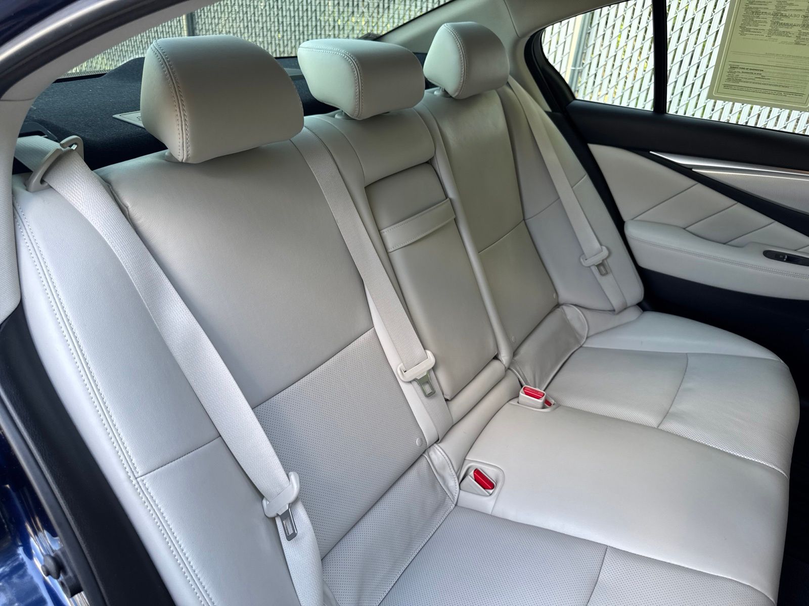 Used 2022 Grand Blue INFINITI LUXE image 27