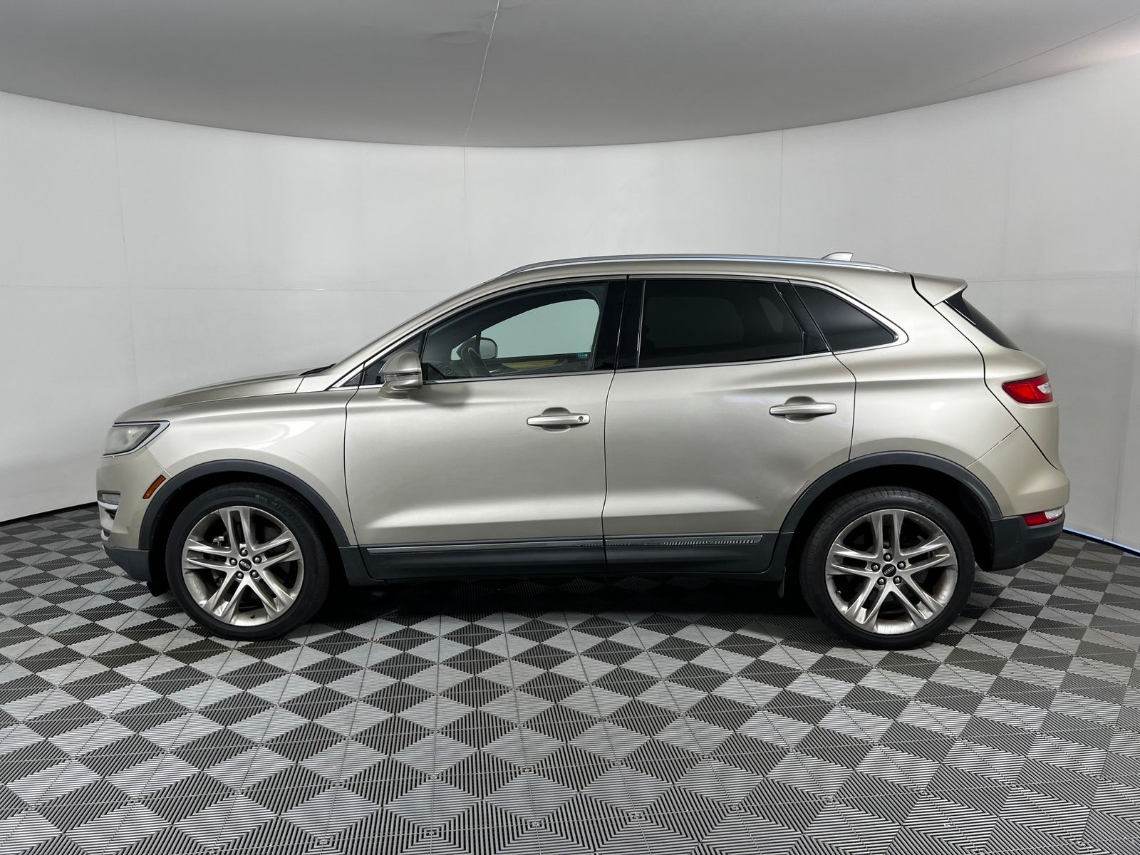 Thumbnail: 2015 Lincoln MKC - 8