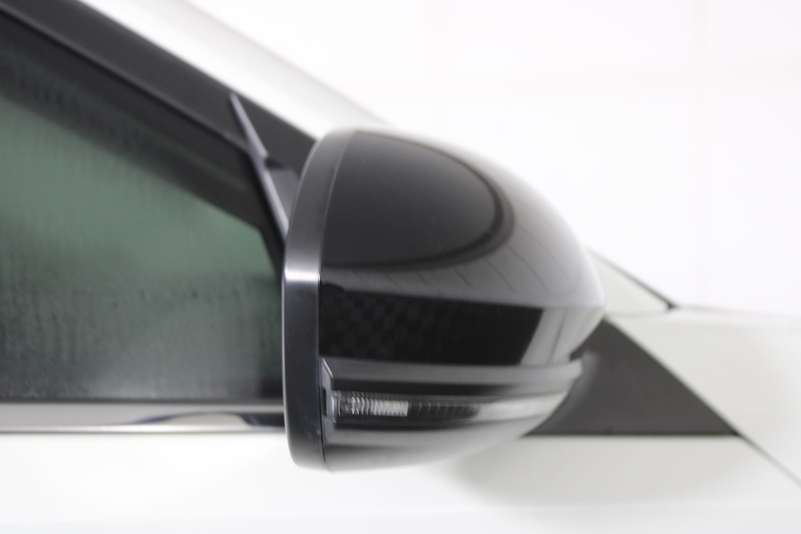 Used 2022 White Nissan 2.0 SR image 9