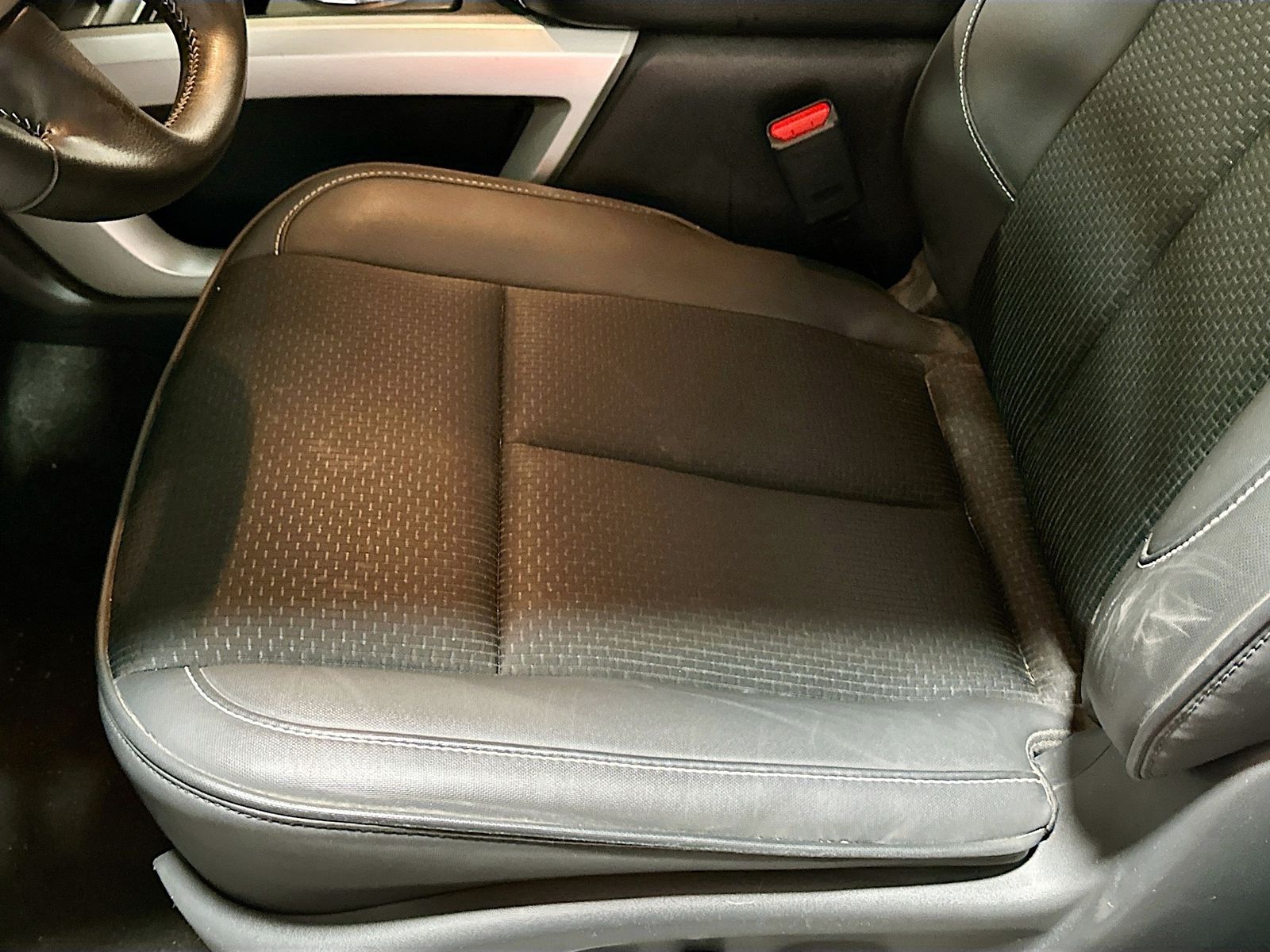 Used 2019 Silver Nissan PRO-4X image 19