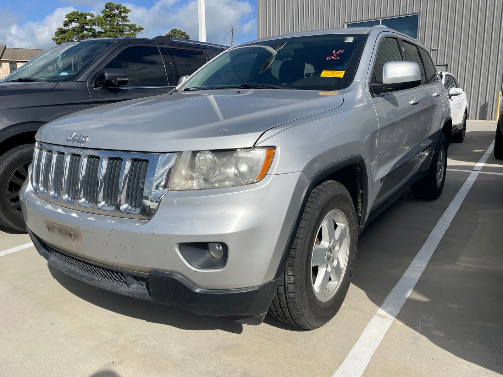 Bright Silver Metallic Clearcoat 2011 Jeep Grand Cherokee SUV / Crossover 4X2 5-Speed Automatic