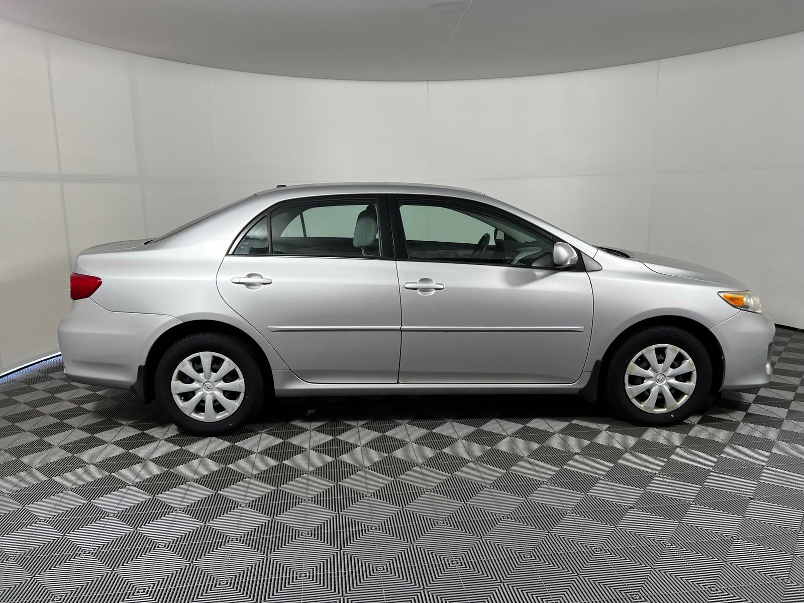Thumbnail: 2011 Toyota Corolla - 4
