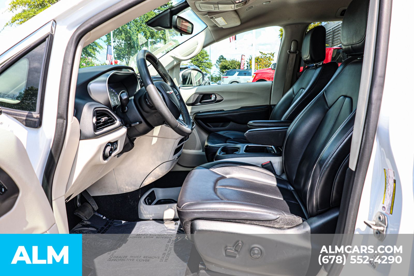 2023 Chrysler Pacifica Touring L photo 12