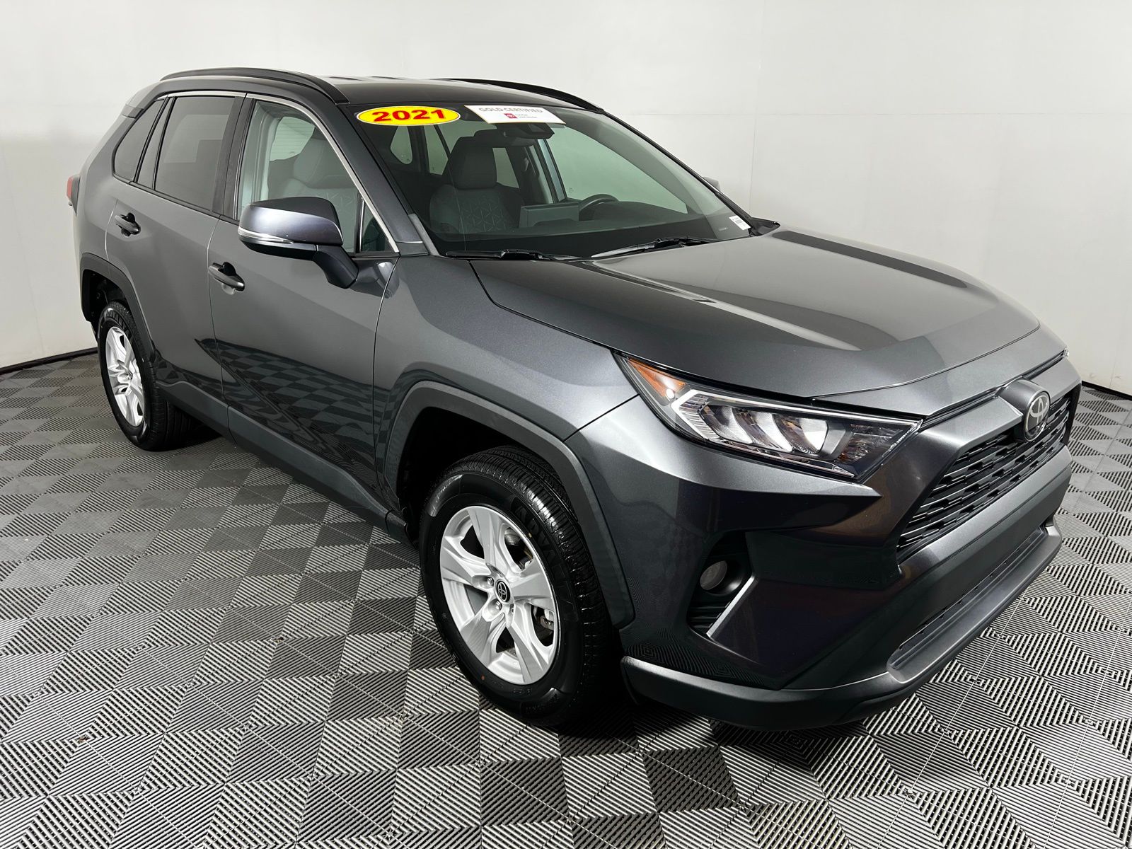 2021 Toyota RAV4 XLE 3