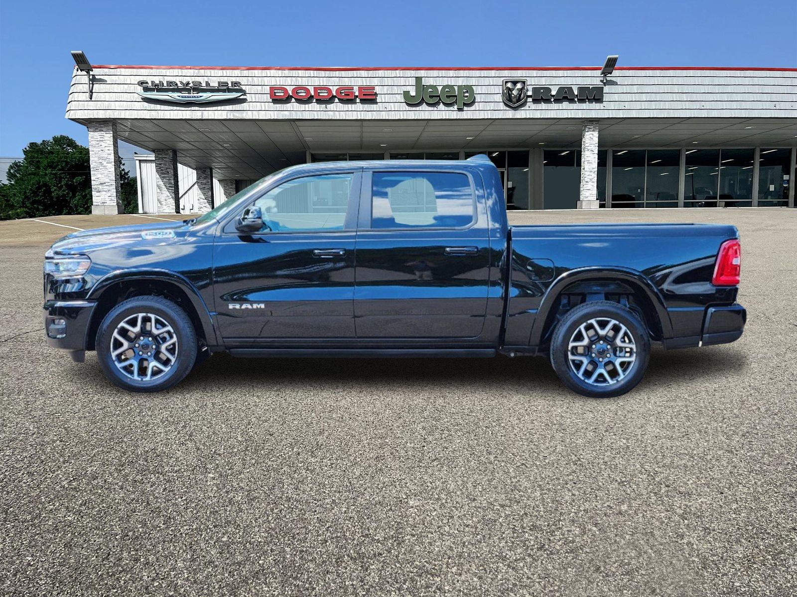 2025 Ram 1500 Laramie 3