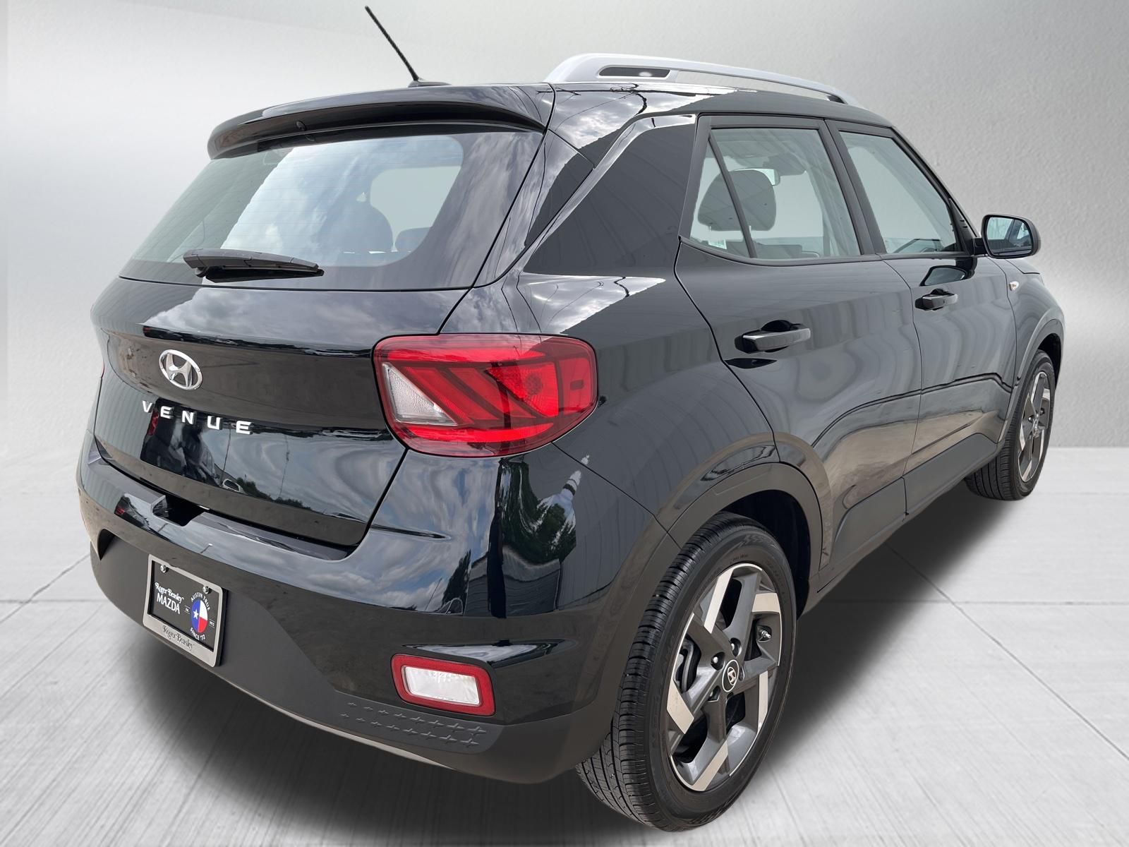 Used Car 2025 Hyundai Venue  Sel For Sale Under $20,000 In Austin, Texas