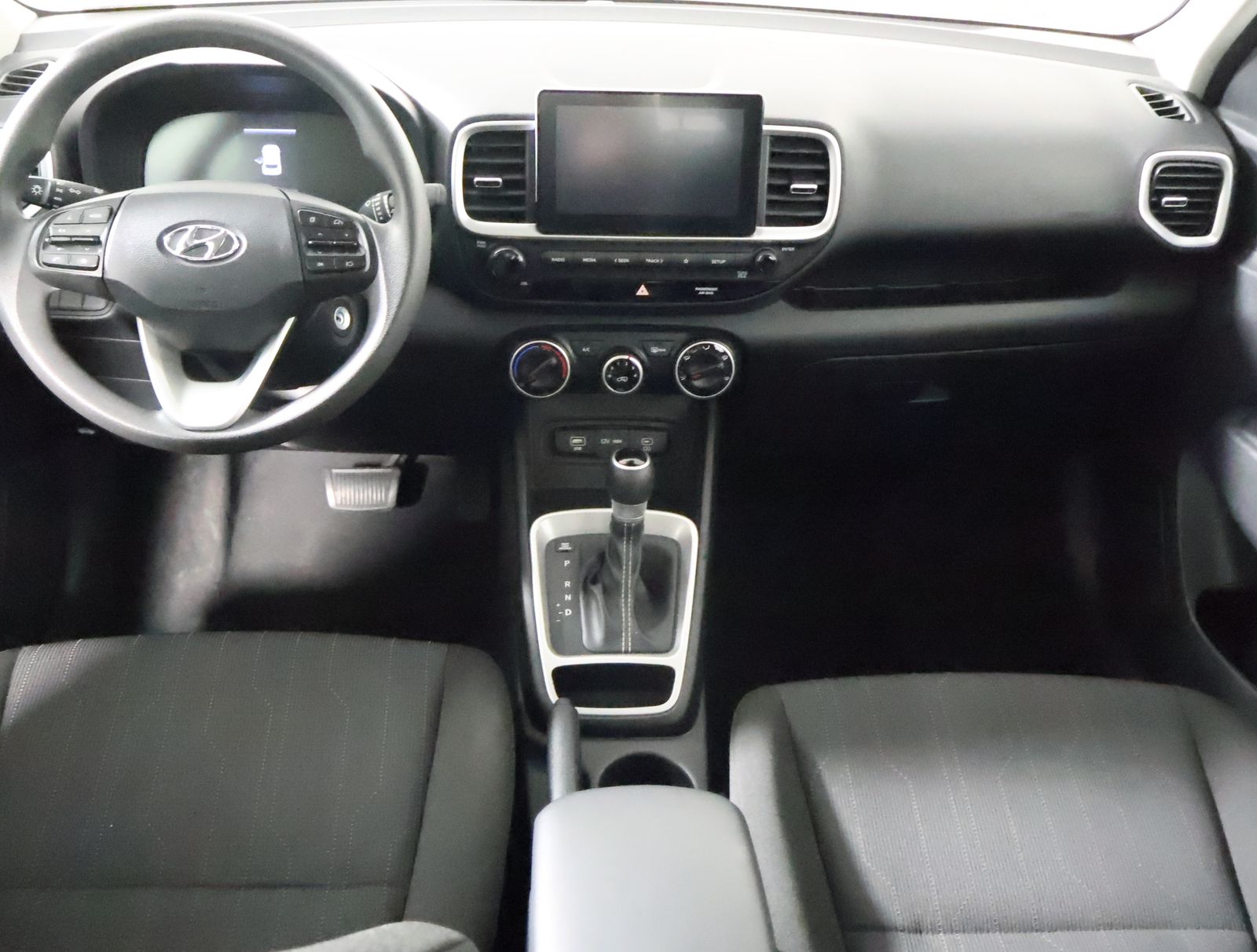 2024 Hyundai Venue SE photo