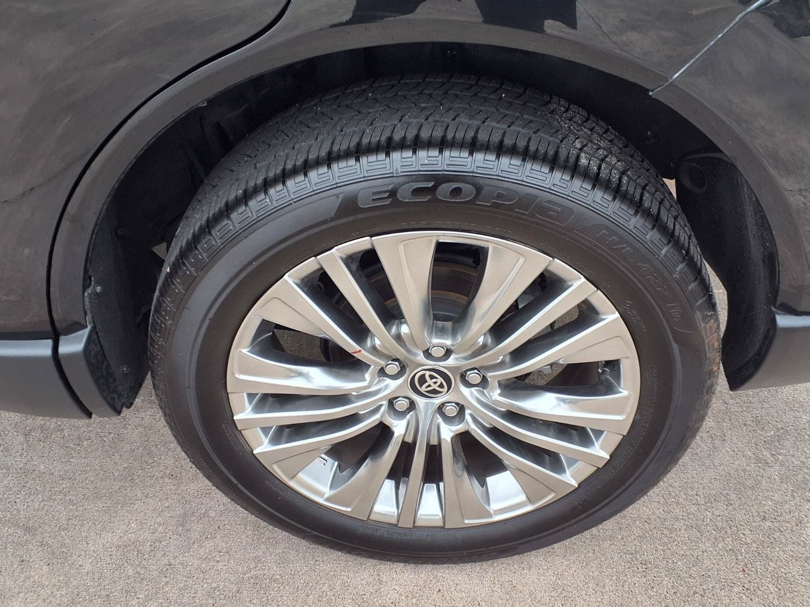 2024 Toyota Venza XLE - 9