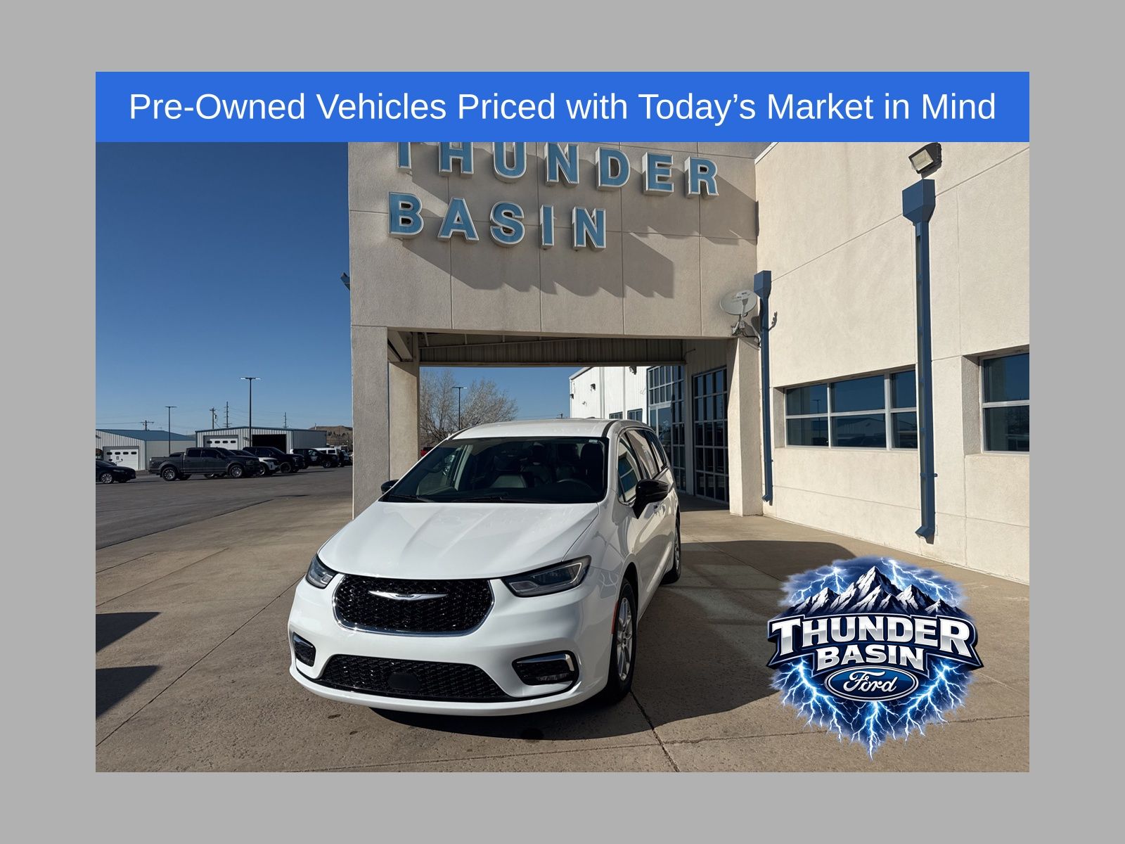 Bright White Clearcoat 2024 Chrysler Pacifica Touring L FWD Minivan Front-Wheel Drive 9-Speed Automatic