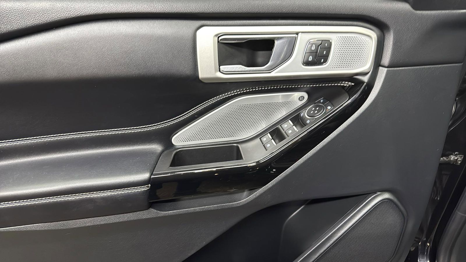 Used Car 2021 Ford Explorer  St For Sale Under $35,000 In Austin, Texas