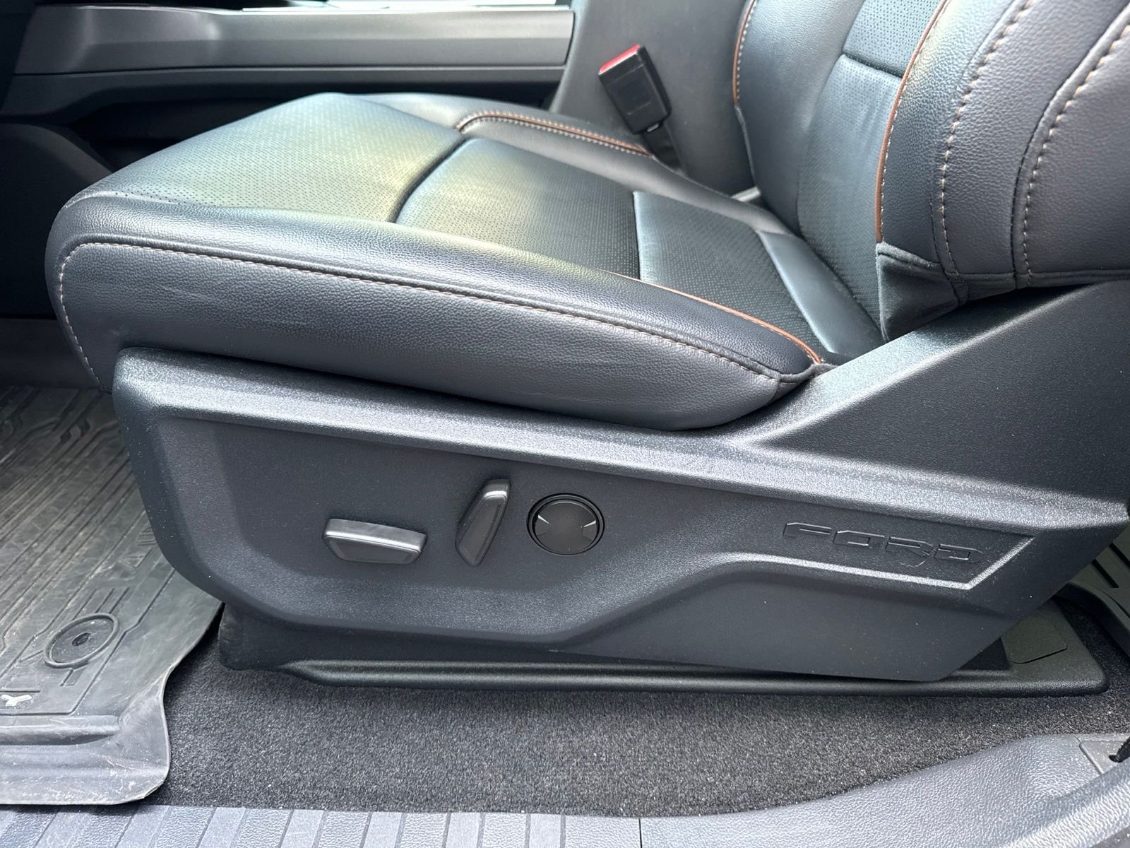 Certified Used 2025 Agate Black Metallic Ford Lariat image 35