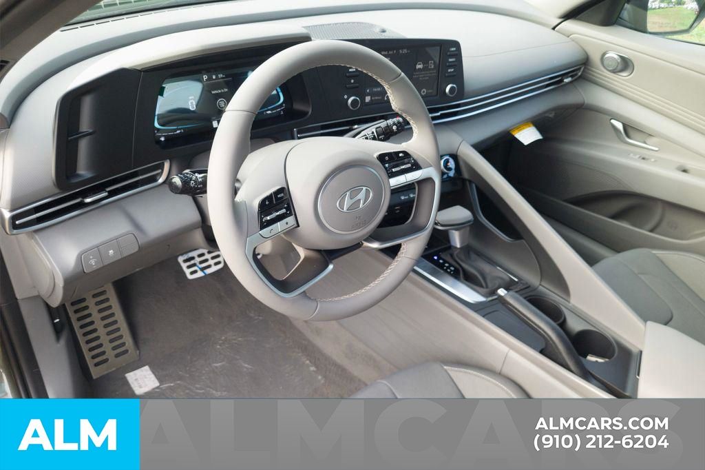 Used 2025 Gray Hyundai SEL Sport image 12