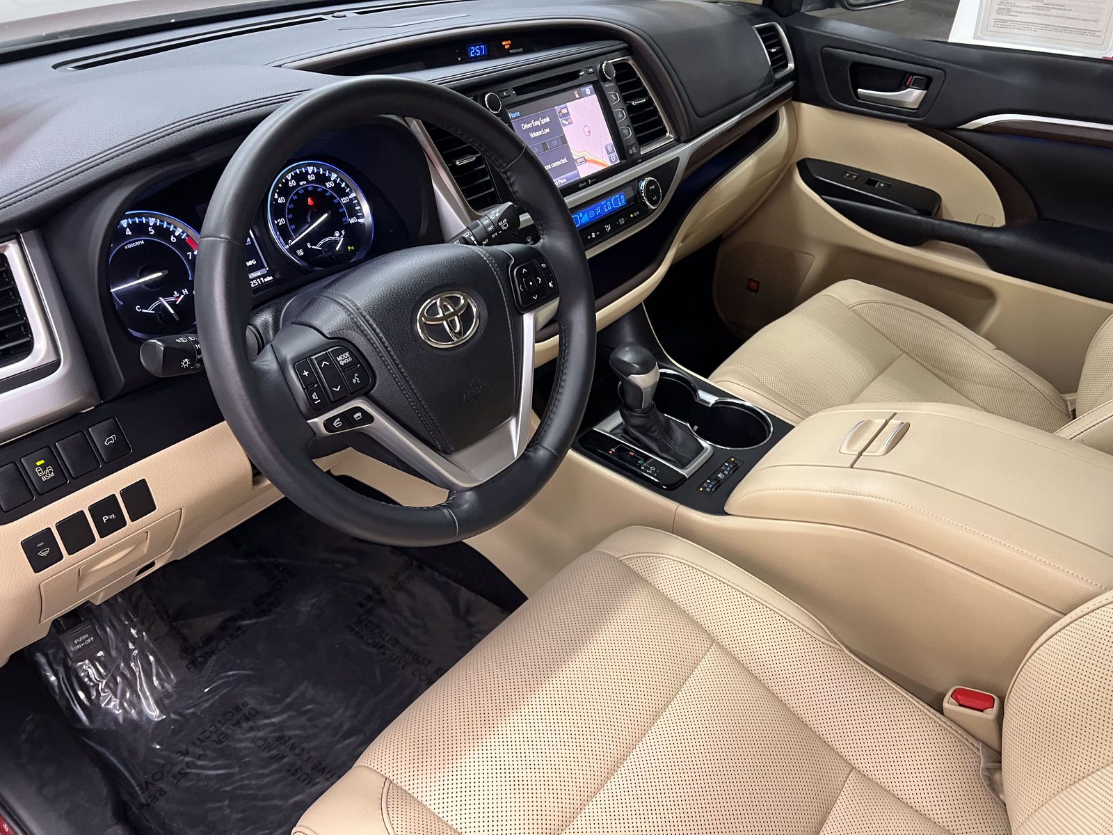 used 2015 Toyota Highlander car, priced at $22,388