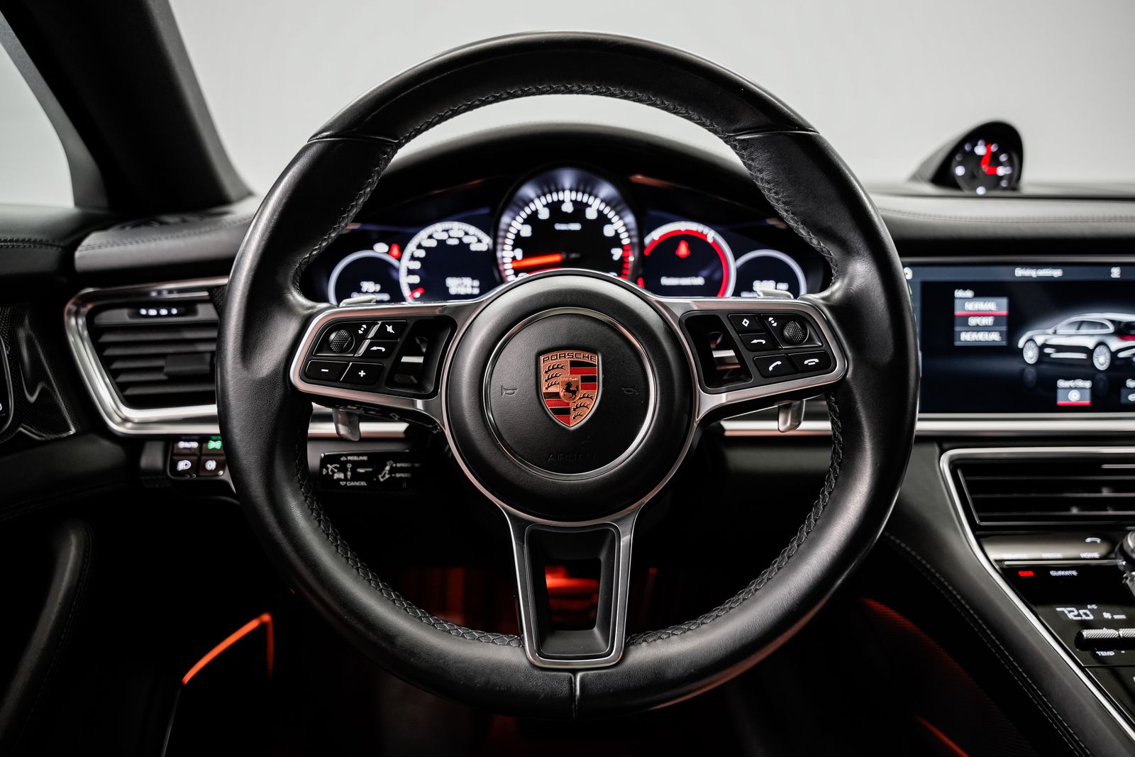 2018 Porsche Panamera Sport Turismo 4S — photo 9