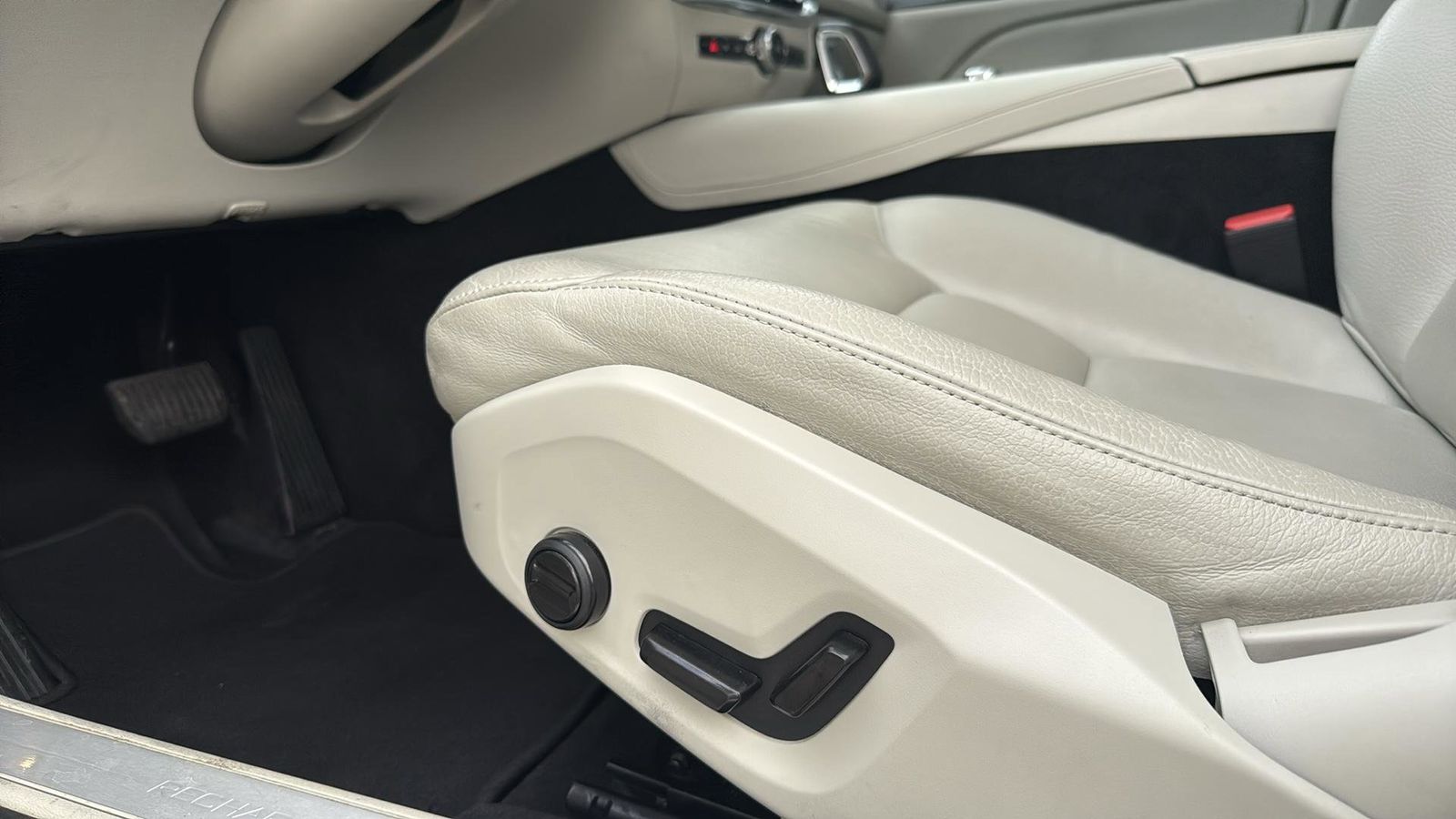 Used Car 2024 Volvo S60 Recharge Plug-in Hybrid  T8 Plus Dark Theme For Sale Under $40,000 In Austin, Texas