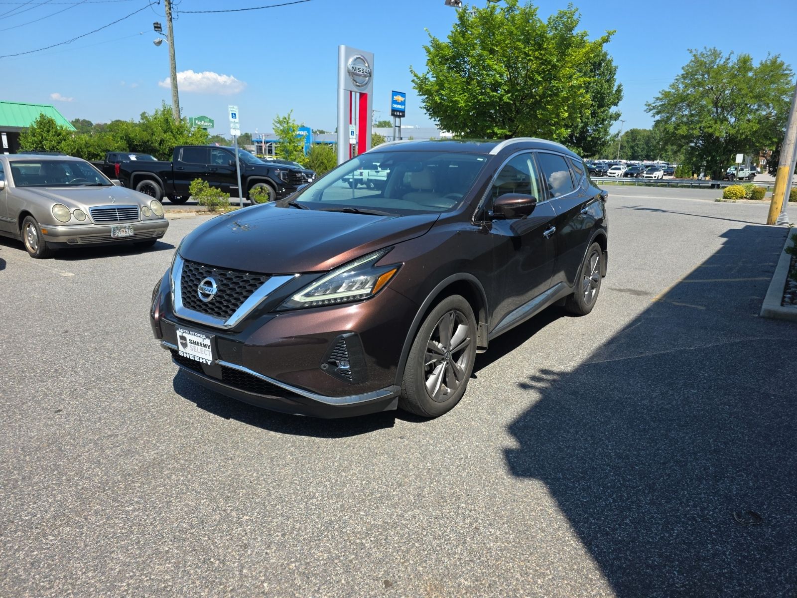 Used 2022 Brown Nissan Platinum image 3
