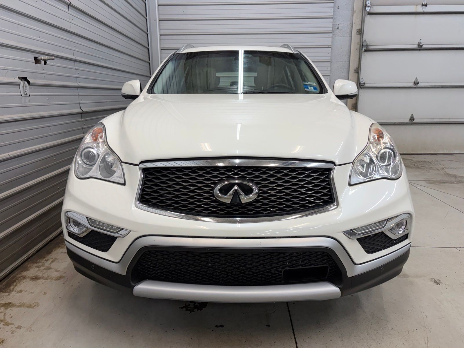 Photo 2 of 2017 INFINITI QX50 Base
