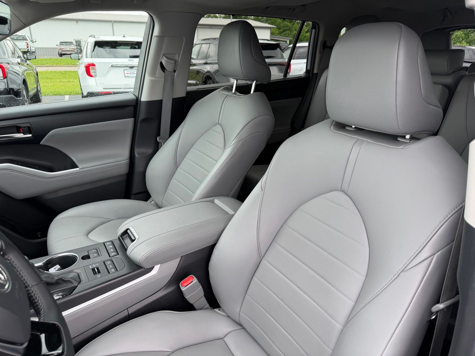 2021 Toyota Highlander image 13
