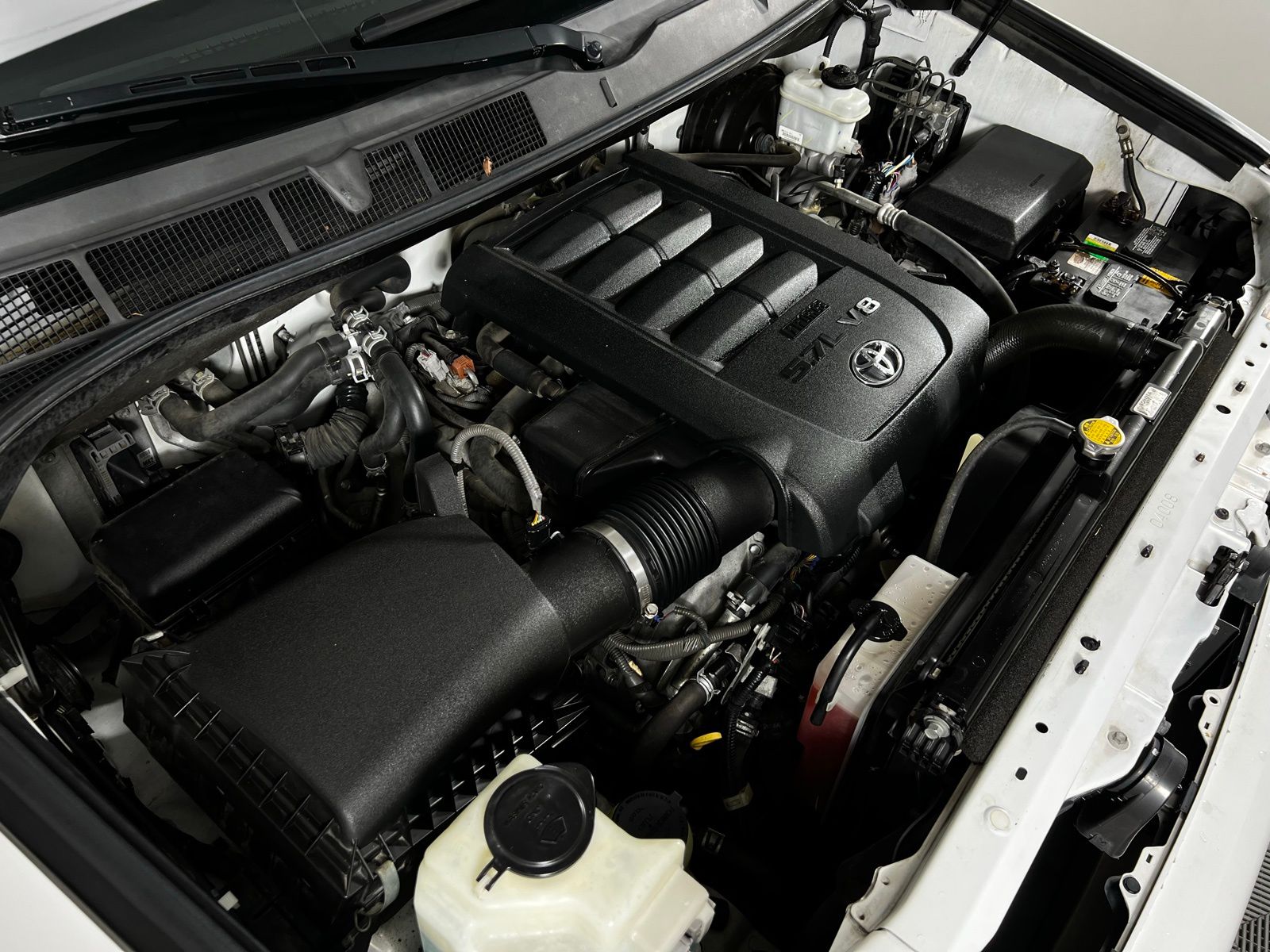 Thumbnail: 2015 Toyota Sequoia - 9