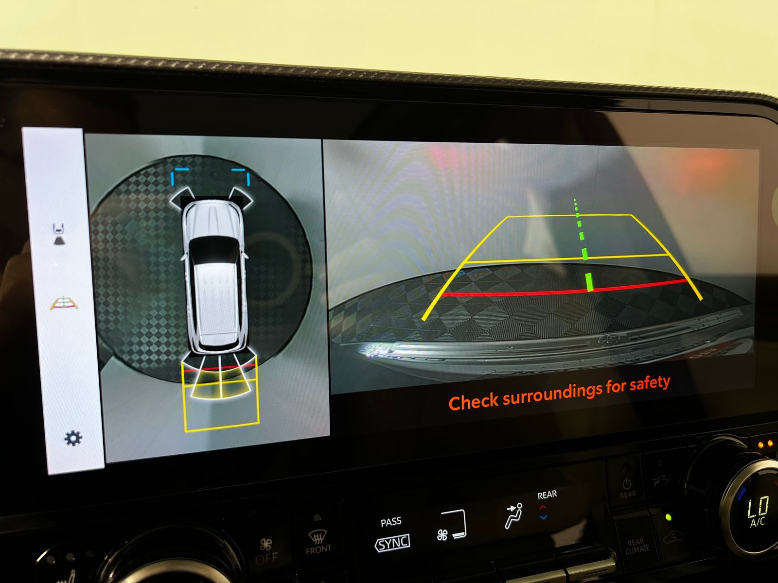 Thumbnail: 2024 Toyota Highlander - 20