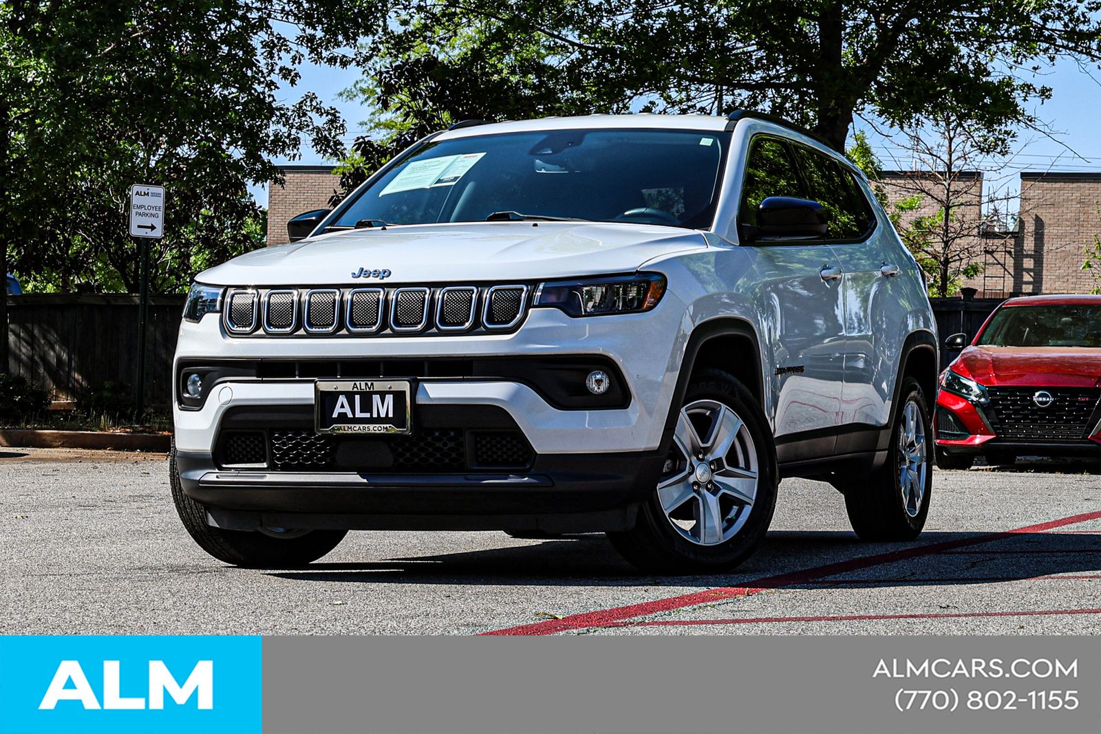 Used 2022 White Jeep Latitude image 3