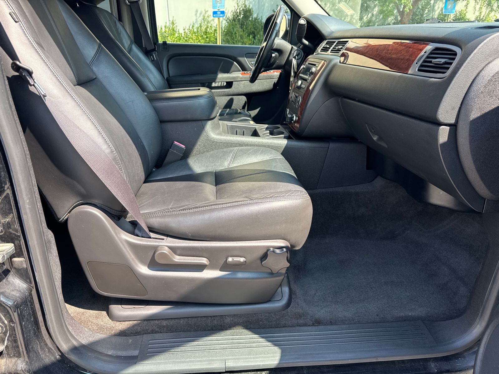 Used 2014 Black Chevrolet LT image 12