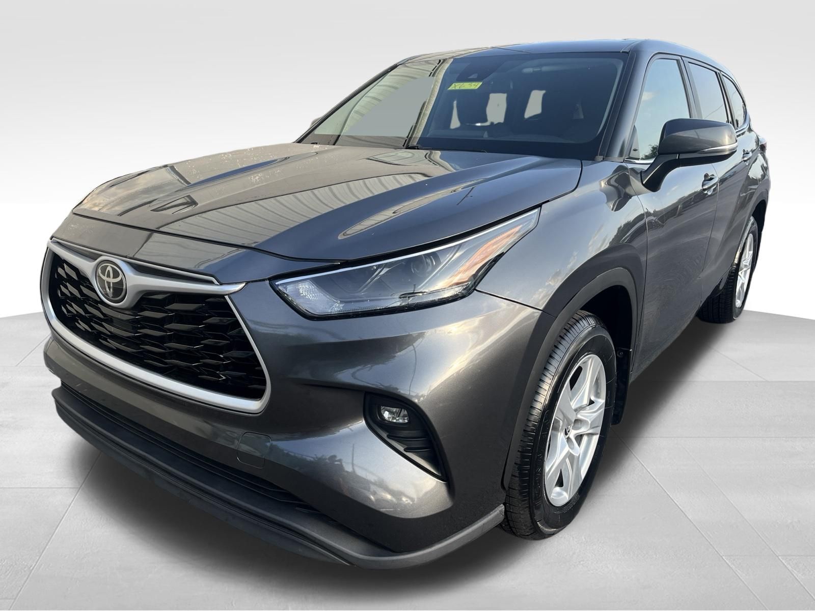 Used Car 2023 Toyota Highlander  Le For Sale Under $30,000 In Austin, Texas