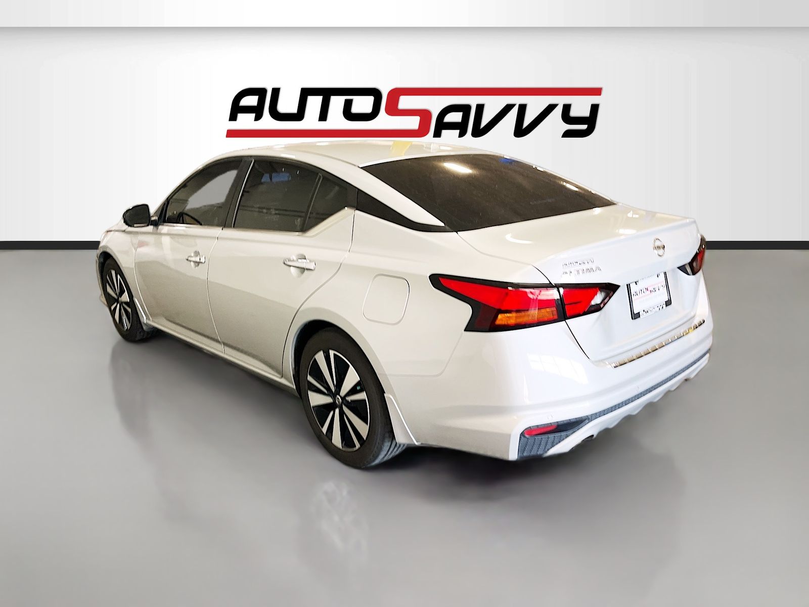 Used 2021 Silver Nissan 2.5 SV image 5
