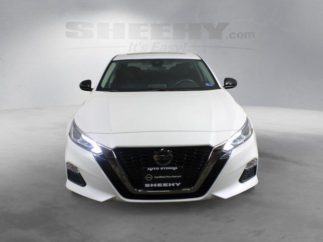 Used 2022 White Nissan 2.0 SR image 3