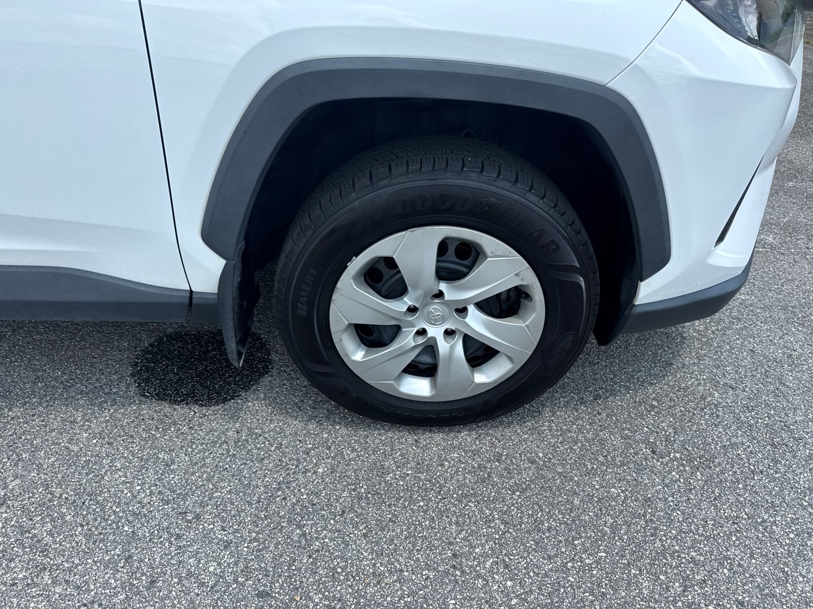 Used 2019 White Toyota LE image 12