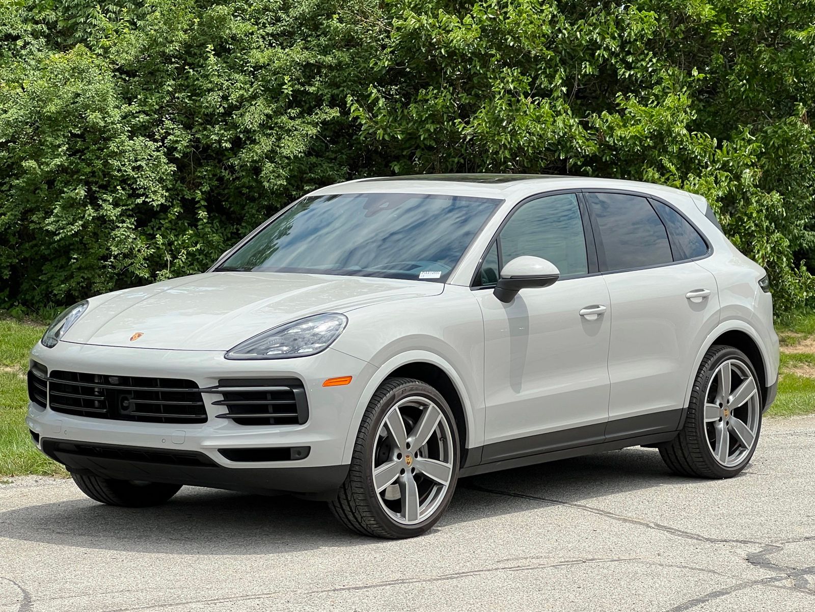 Chalk 2023 Porsche Cayenne S Platinum Edition AWD SUV / Crossover All-Wheel Drive 8-Speed Automatic