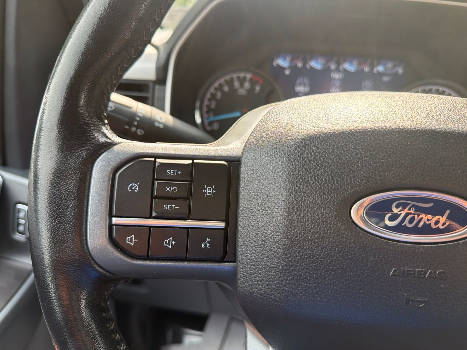 Certified Used 2022 White Metallic Ford XLT image 18