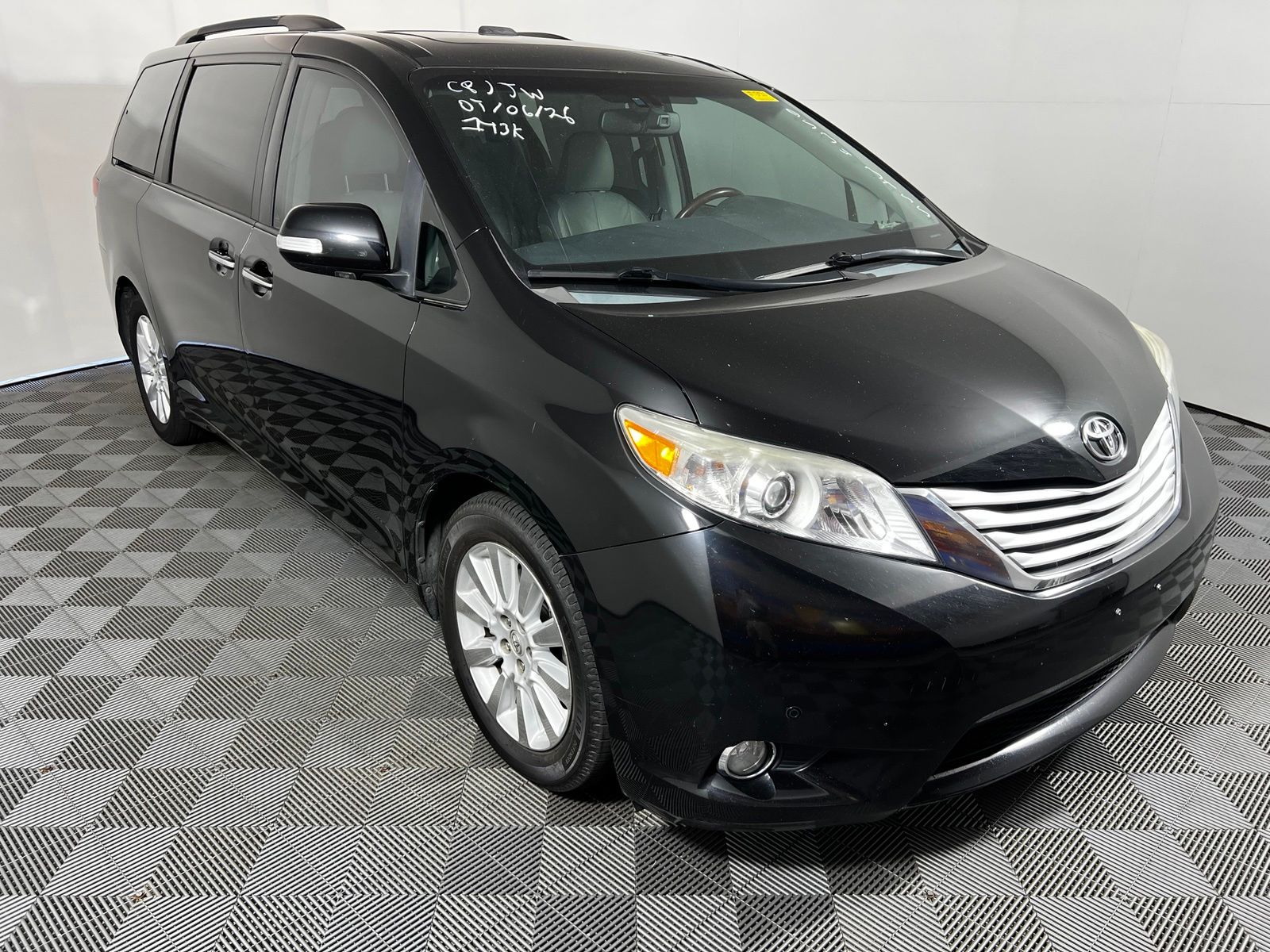 Thumbnail: 2013 Toyota Sienna - 3
