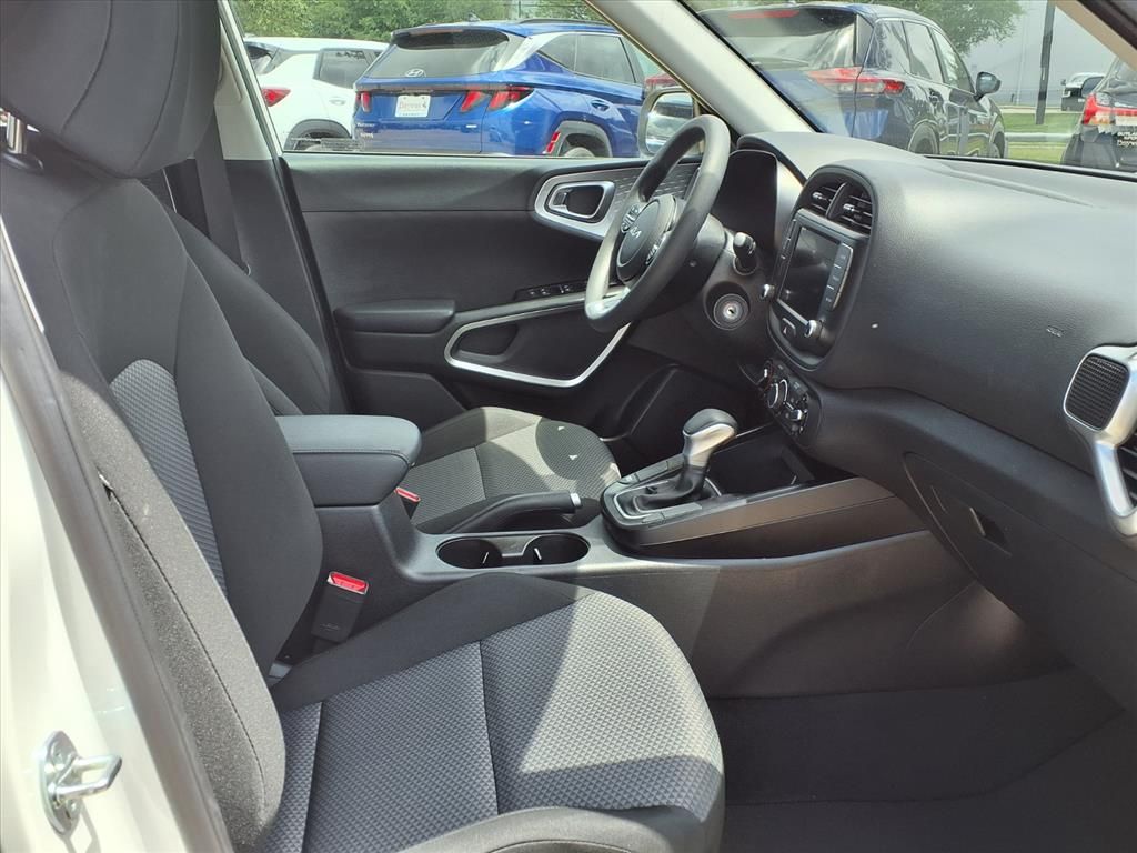 2025 Kia Soul LX White at Community Kia