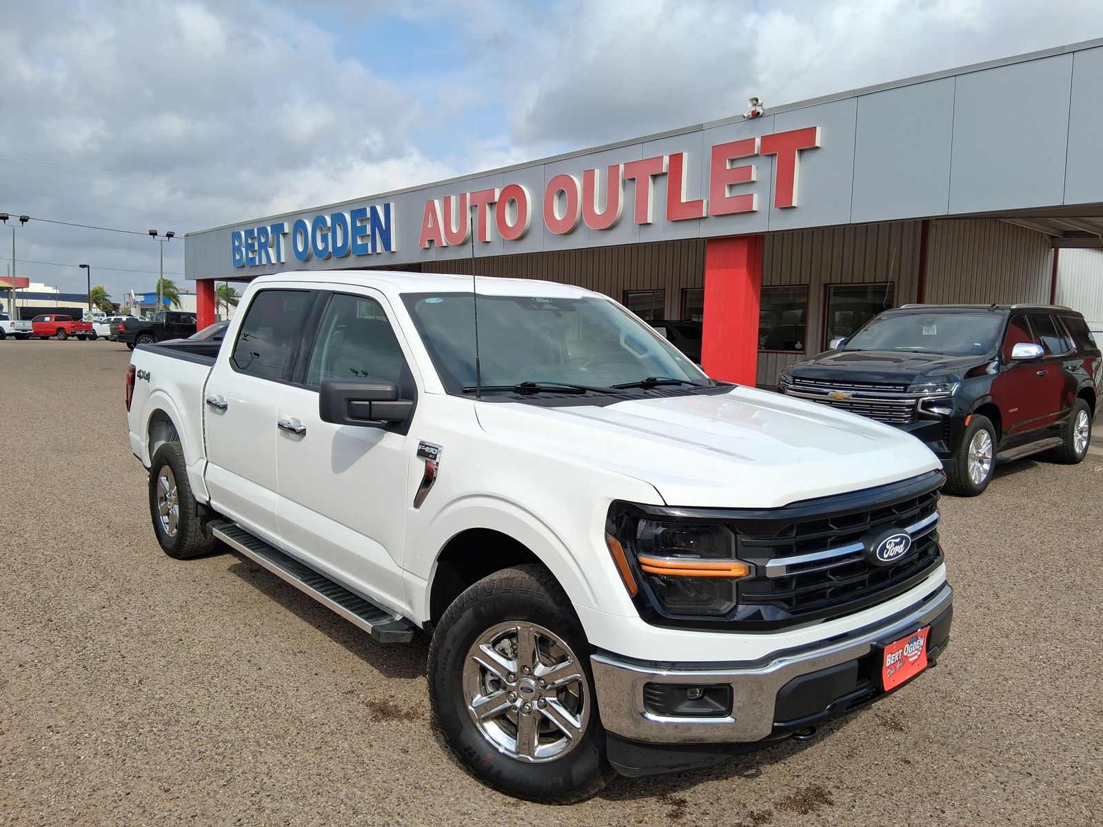 Oxford White 2025 Ford F-150 XLT SuperCrew 4WD Pickup Truck Four-Wheel Drive Automatic