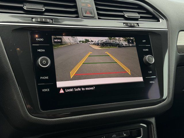 Used 2018  Volkswagen 2.0T SE image 16